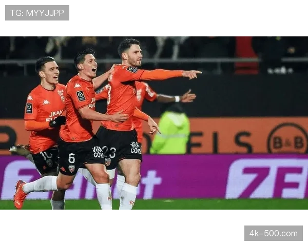 洛里昂vs图卢兹比赛因场外球迷烟雾干扰，短暂中断五分钟